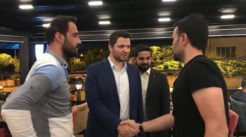 Gen&ccedil;lerden Gen&ccedil; Aday Toprak&rsquo;a İlgi