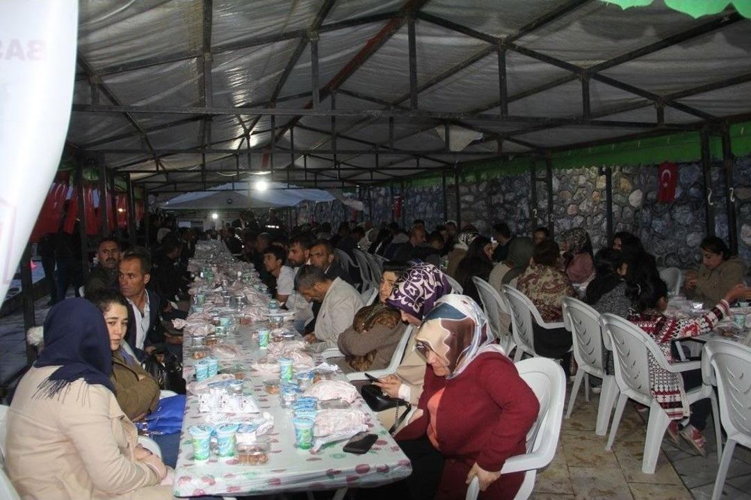 Başkale&rsquo;de Vatandaşlar İftar Sofrasında Buluştu