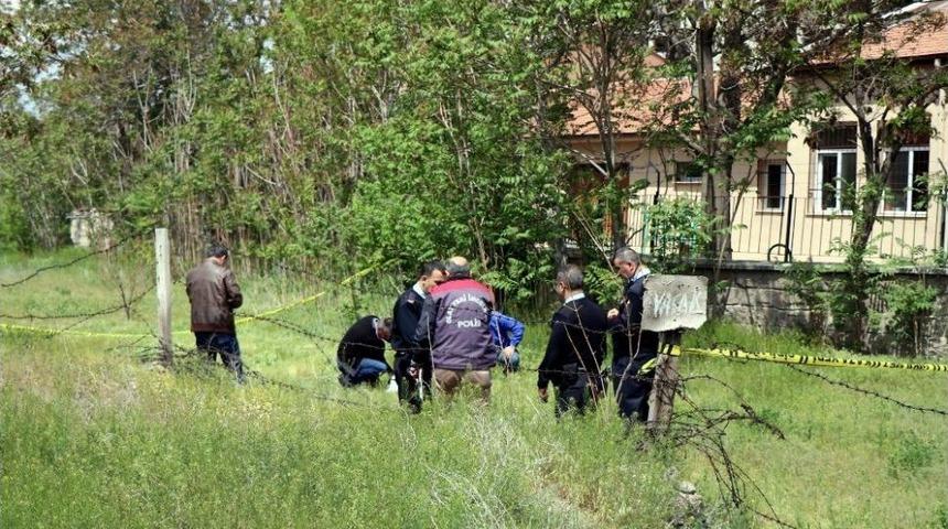 70 Yaşındaki Adam Tarlada &Ouml;l&uuml; Bulundu