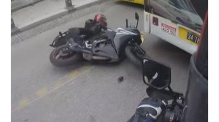 (özel) İstanbul’da Motosikletli Kadın Sürücü Ölümden Kıl Payı Kurtuldu