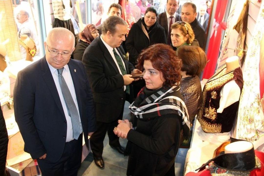 Asırlık Motiflerle Ekonomiye Katkı Sağlıyorlar