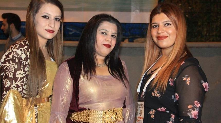 Y&ouml;resel Kıyafetli Kızlar Ramazan Gecelerine Renk Kattı