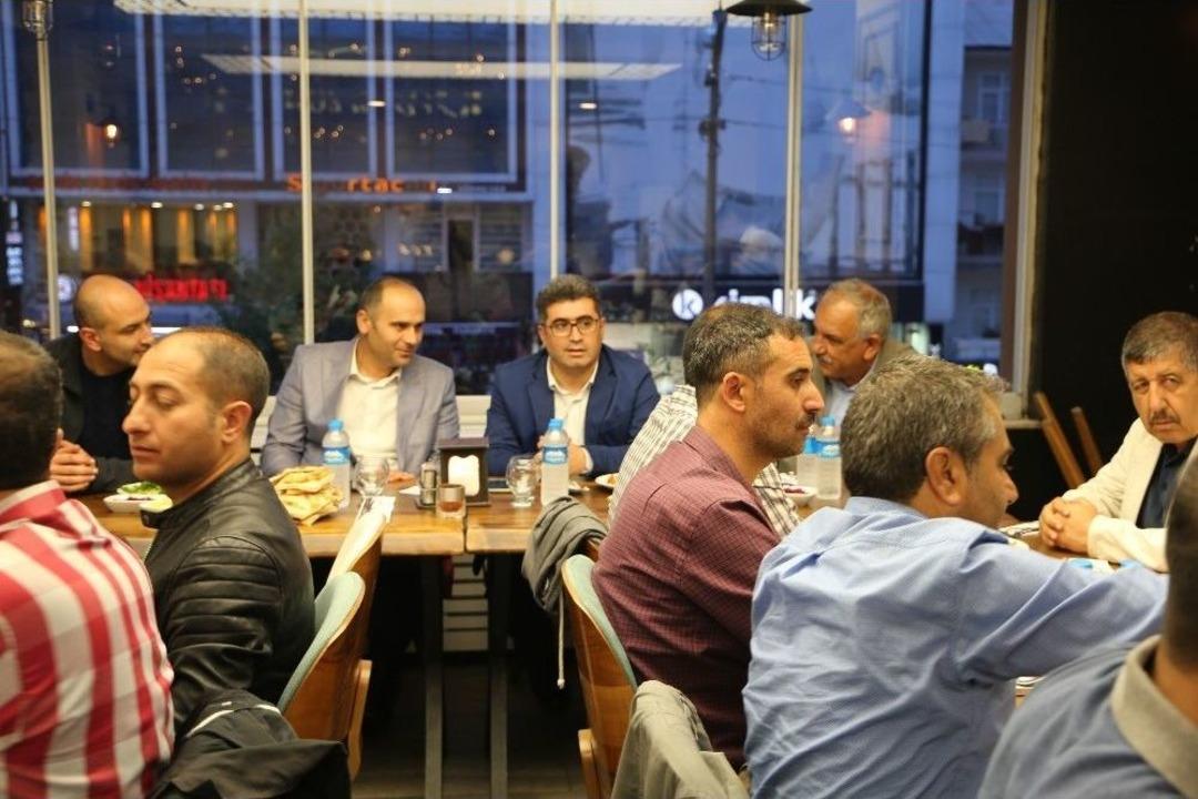 Varto Milli Eğitim M&uuml;d&uuml;rl&uuml;ğ&uuml;nden İftar Yemeği