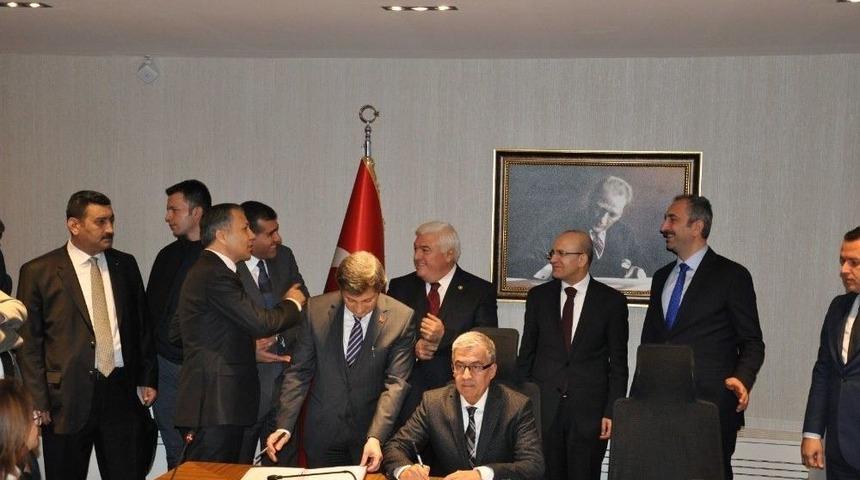 Uluslararası İmam Hatip K&uuml;lliyesinin &Ouml;ğrenci Yurdunu Eruslu Kardeşler Yapacak