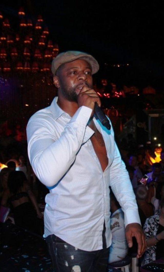 Pascal Nouma Bodrum’da Sahne Aldı, İzdiham Yaşandı