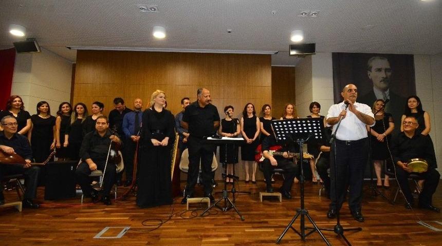 Adana Şehir Hastanesi Korosu M&uuml;zik Ziyafeti Sundu