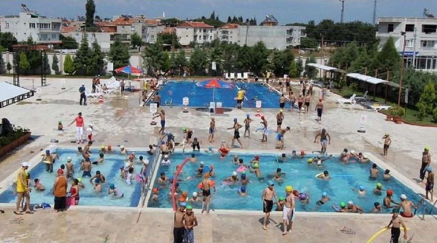 Kirli Ve Kalabalık Havuzlar Sağlığı Tehdit Ediyor