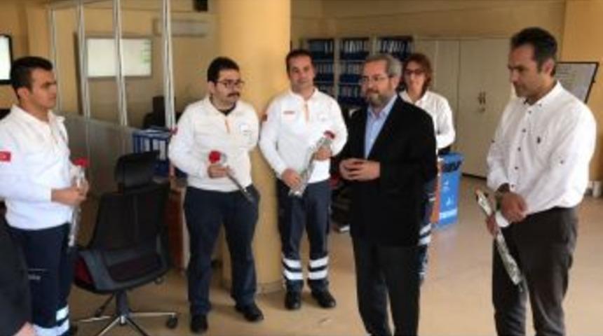 &Uuml;n&uuml;var: &ldquo;10 Bin Paramedik Kahramanca Hizmet Ediyor&rdquo;