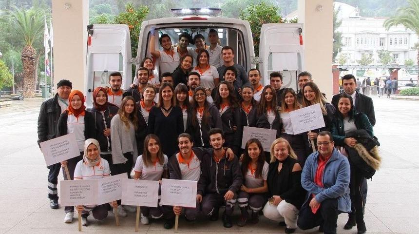 İzmir Ekonomili Paramedikler Hayat Kurtarıyor