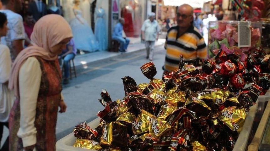 Kemeraltı &Ccedil;arşısı&rsquo;nda Bayram Hareketliliği