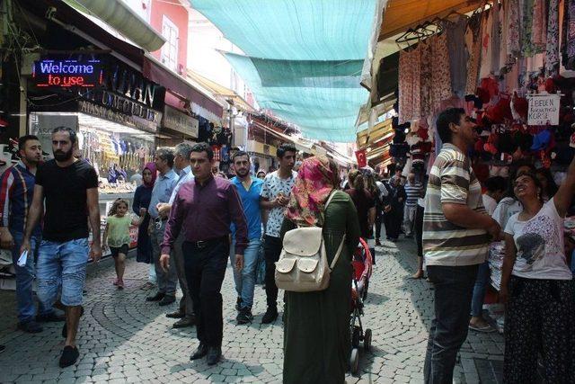 Kemeraltı Çarşısı’nda Bayram Hareketliliği