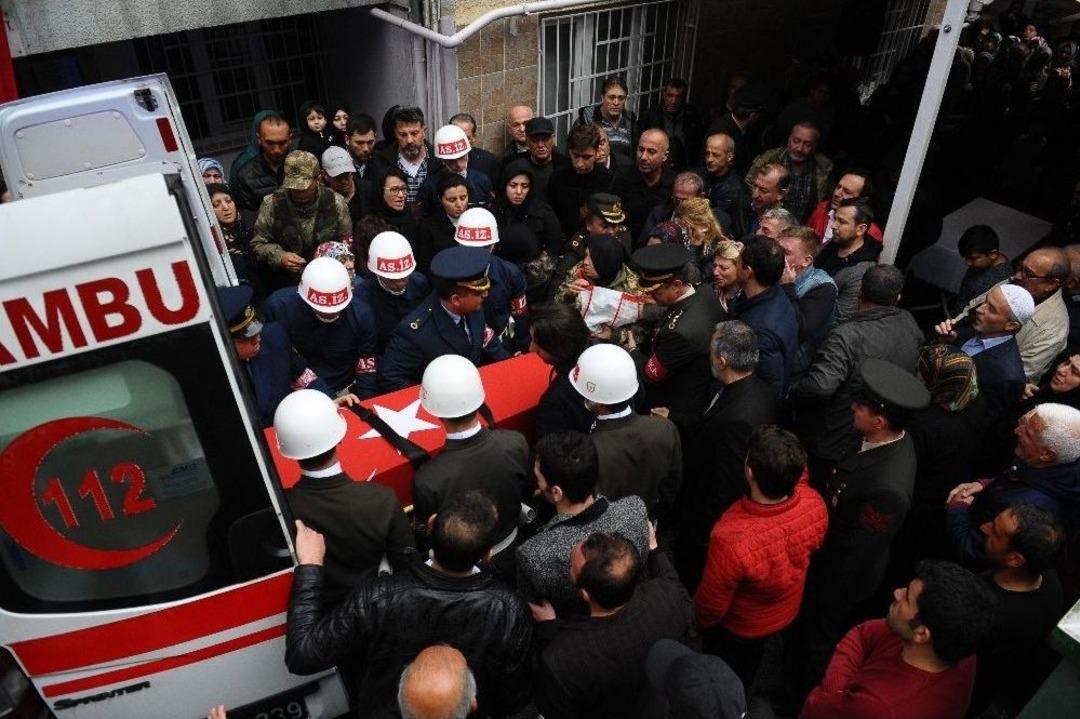 Şehit Oğlunun Montunu Giydi