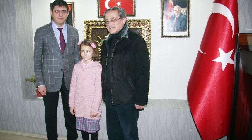 İşitme Engelli K&uuml;&ccedil;&uuml;k Kız İşitme Cihazına Doğum G&uuml;n&uuml;nde Kavuştu