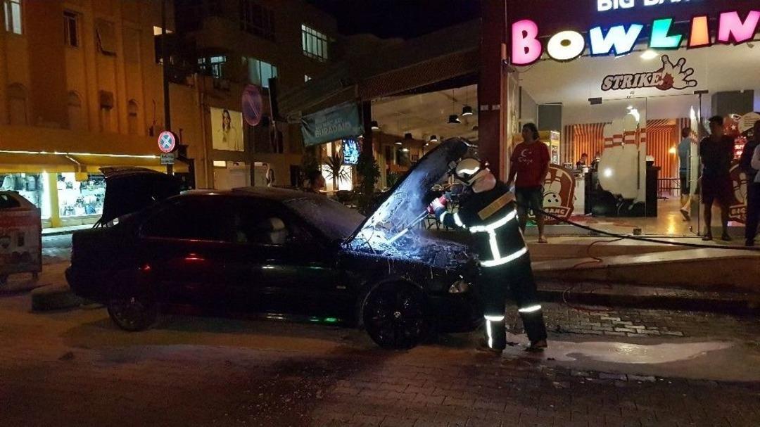 Park Halindeki Otomobilde Yangın
