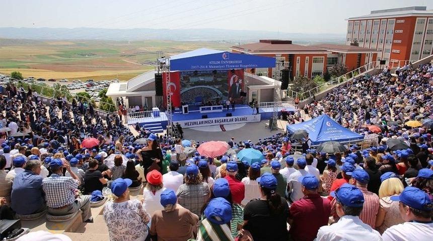 Atılım &Uuml;niversitesinde Mezuniyet Coşkusu