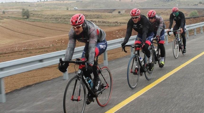 Bisiklet Takımları Kamp İ&ccedil;in Erciyes&rsquo;i Tercih Ediyor