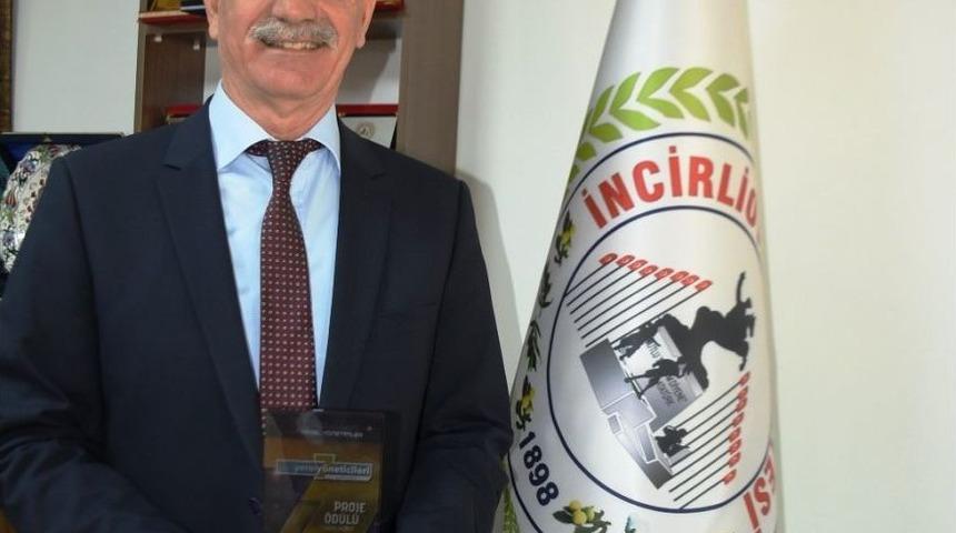 Başkan Kale&rsquo;ye &lsquo;yılın Yerel Y&ouml;neticisi&rsquo; &Ouml;d&uuml;l&uuml;