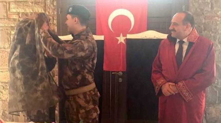 &Ouml;zel Harekat&ccedil;ılar Resmi Kıyafetle D&uuml;nya Evine Girdi