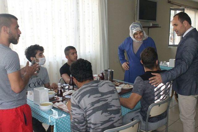 Beyhan Demirtaş, Huzurevi Ve Çocuk Evlerini Ziyaret Etti 2