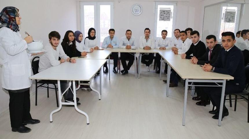 Ko-mek&rsquo;te Servis Elemanı Kursu Eğitimleri Başladı