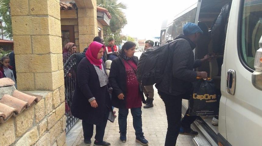 İnsan Ka&ccedil;ak&ccedil;ıları Yol Kenarına Bırakıp Ka&ccedil;tı