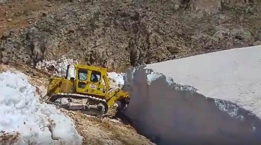 Erzincan’da Haziran Ayında Karla Mücadele