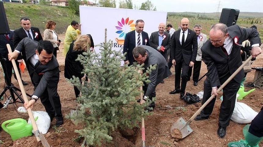 3. Turizm Şurası Hatıra Ormanı&rsquo;nın İlk Fidanı Toprakla Buluştu