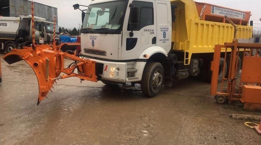 Ey&uuml;psultan Belediyesi &Ouml;zel Ara&ccedil;larıyla Kışa Hazır