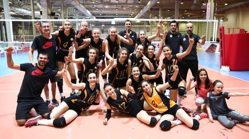 K&uuml;&ccedil;&uuml;kler&rsquo;de De Namağlup Şampiyon Vakıfbank