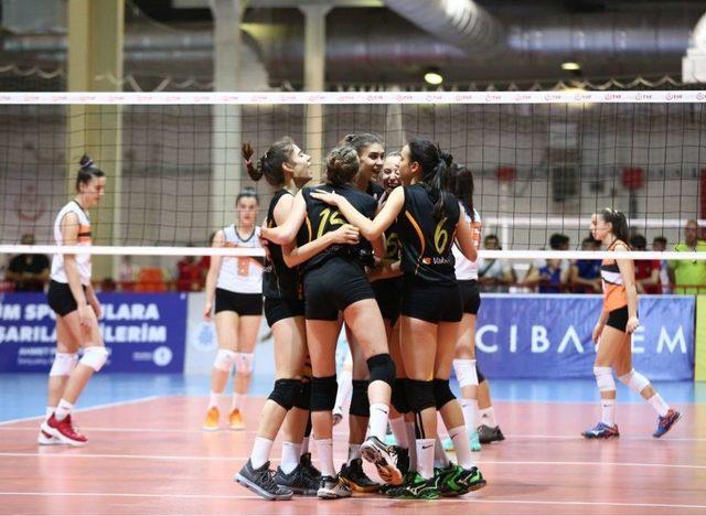 Küçükler’de De Namağlup Şampiyon Vakıfbank