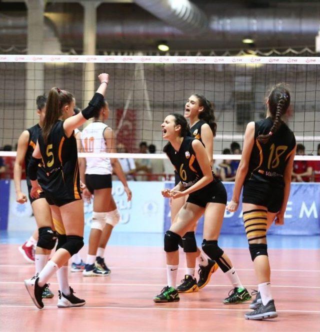 Küçükler’de De Namağlup Şampiyon Vakıfbank