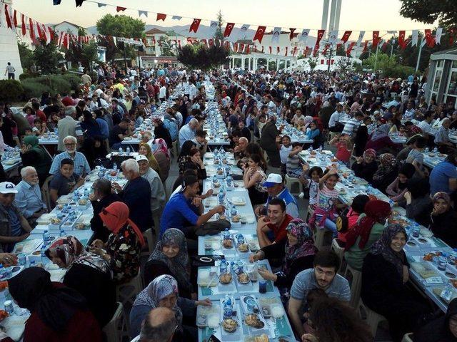 Körfez’de İftar Yemeği Fatih Ve Güney Mahallesi’nde Devam Etti