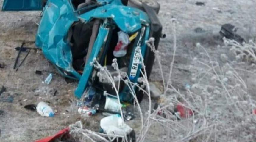 Yoldan &Ccedil;ıkan Otomobil Tarlaya Yuvarlandı: 4 Yaralı