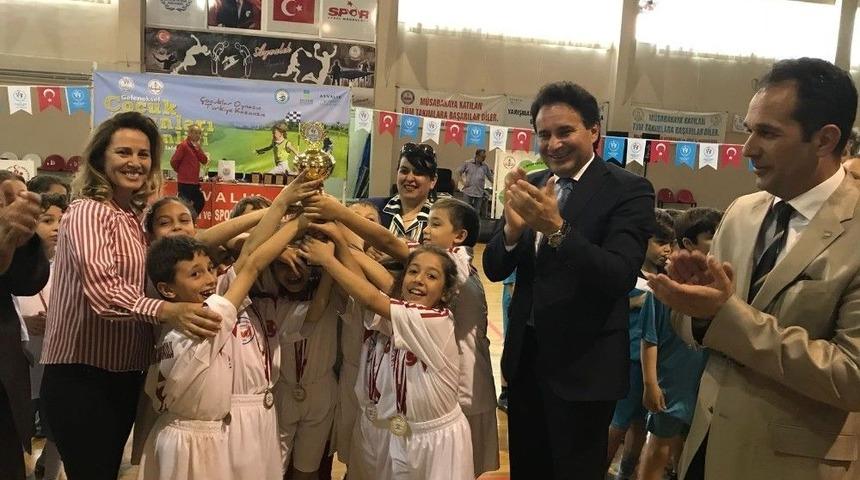 Ayvalık&rsquo;ta Geleneksel &Ccedil;ocuk Oyunları Şenliği