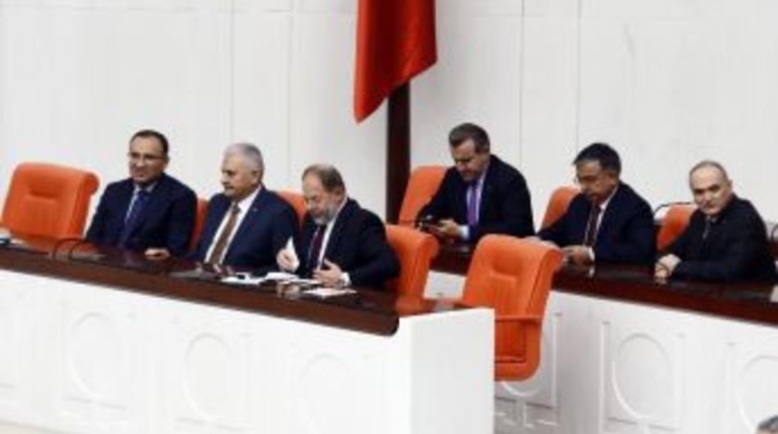 Başbakan Binali Yıldırım, Erken Se&ccedil;im &Ouml;nergesi G&ouml;r&uuml;şmelerine Katılmak &Uuml;zere Tbmm Genel Kuruluna Geldi.