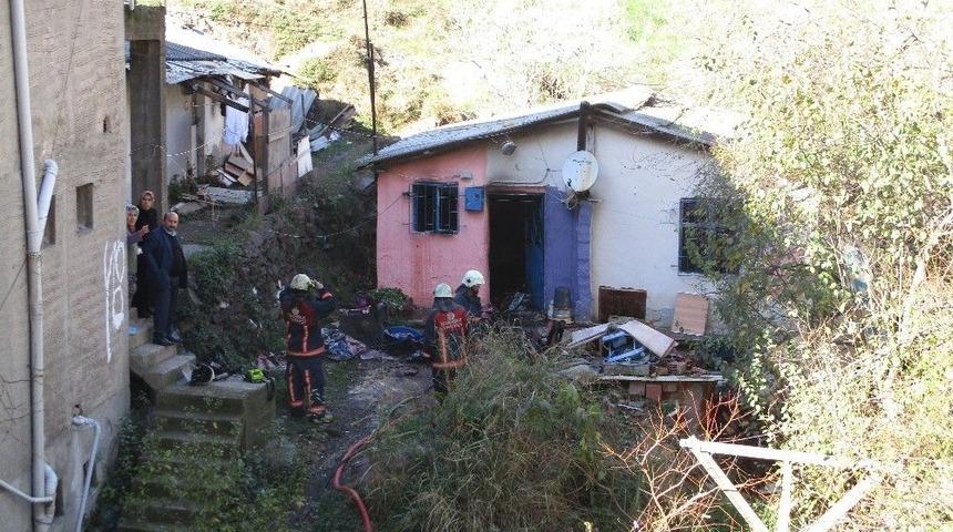 Gecekonduda &Ccedil;ıkan Yangında 7 Yaşındaki &Ccedil;ocuk Son Anda Kurtarıldı