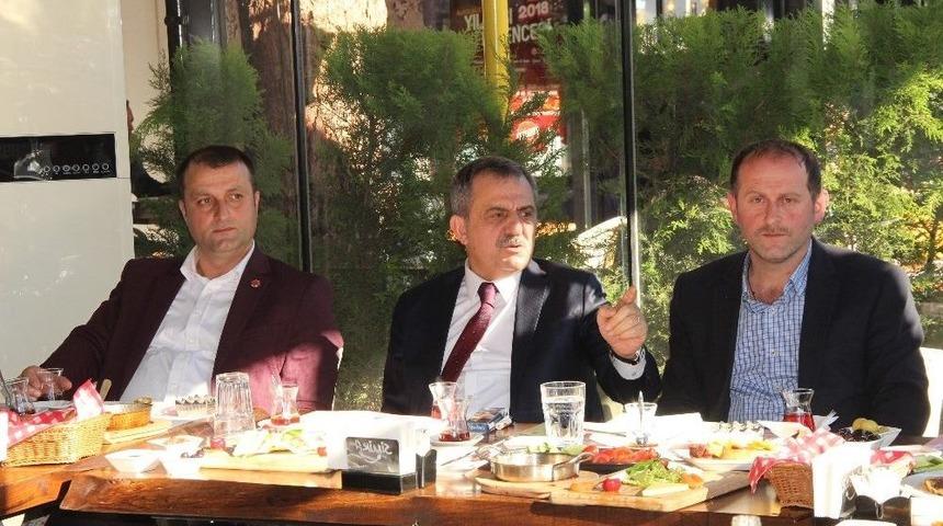 Yomra&rsquo;da Muhtarlarla İstişare Toplantısı Yapıldı