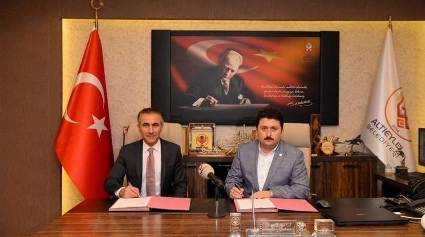 Y&uuml;zme Havuzunun Kullanma Hakkı Altıeyl&uuml;l Belediyesinin Oldu