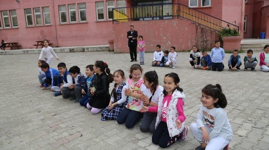 Minik &Ouml;ğrenciler Eski Zaman Oyunlarıyla Neşeleniyor