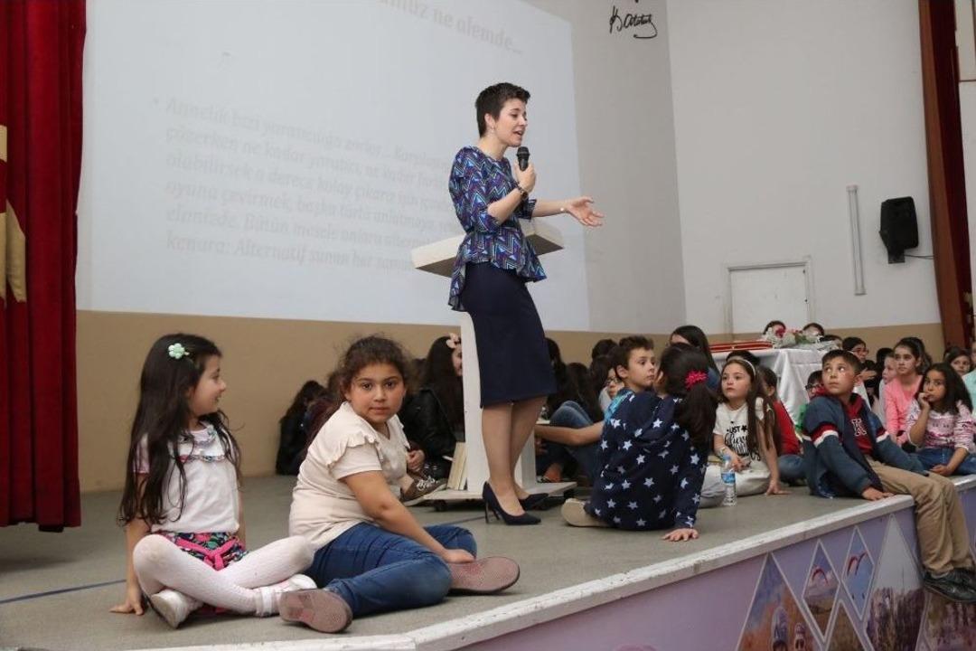 Oyuncu-anne Şermin Yaşar&rsquo;a Bafra&rsquo;da B&uuml;y&uuml;k İlgi