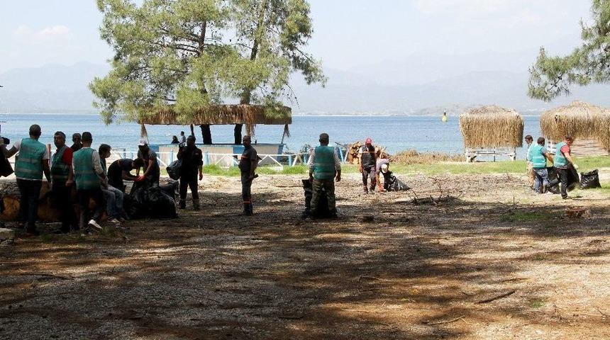 H&uuml;k&uuml;ml&uuml;ler Koylarda &Ccedil;evre Temizliği Yaptı