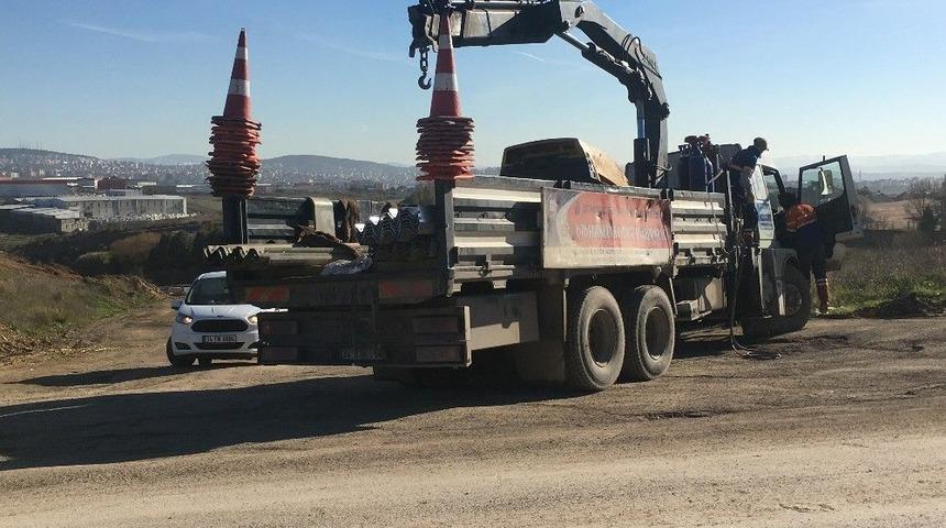 Tuzla&rsquo;da Kimyasal Kimyasal Atığın Olduğu Alana Giden Yol Kapatıldı