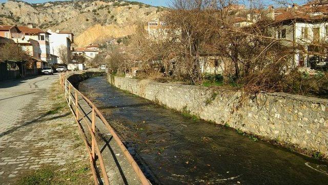 Bilecik Belediyesi’nden Dalakdere’de Kapsamlı Temizlik Çalışması