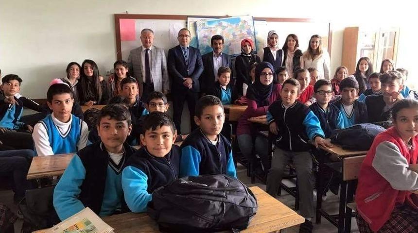 Kaymakam Duru Ayşepınar Ortaokulunu Ziyaret Etti