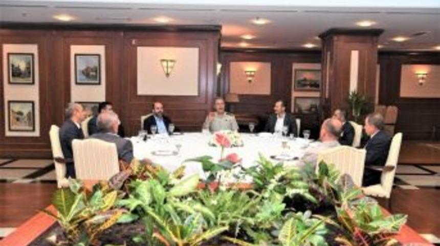 Genelkurmay Başkanı Orgeneral Akar G&uuml;venlik Korucuları İle İftarda Bir Araya Geldi