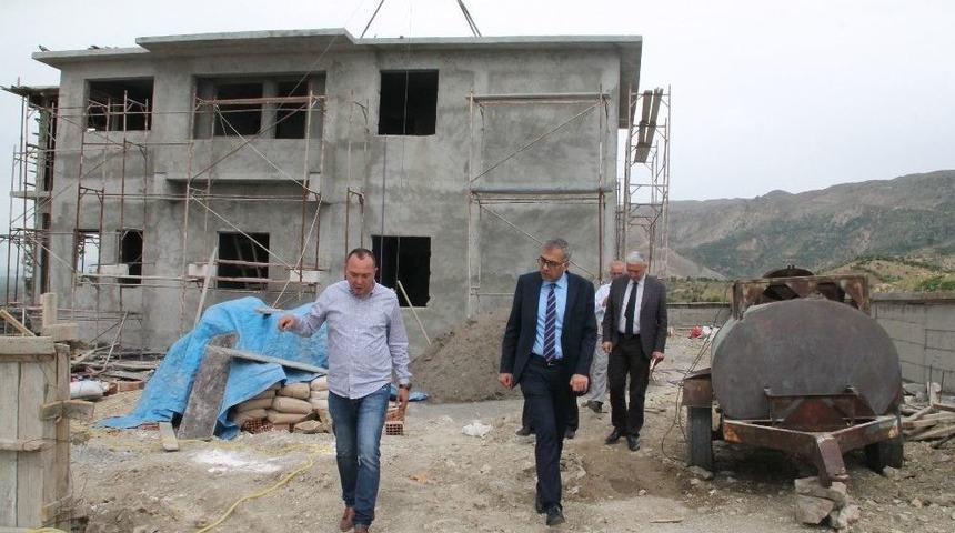 Sağlık M&uuml;d&uuml;r&uuml; &Ouml;z Yapımı Devam Eden Sağlık Tesislerini İnceledi