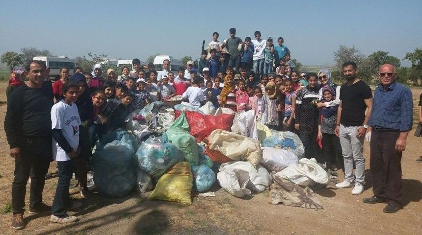 &Ouml;ğrenciler Mesire Alanından 1 Kamyon &Ccedil;&ouml;p Topladı