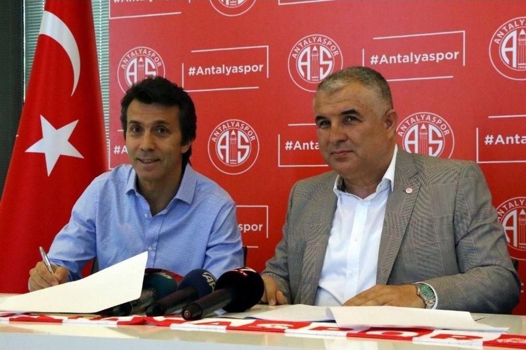 B&uuml;lent Korkmaz, Antalyaspor İle 1+1 Yıllık S&ouml;zleşme İmzaladı