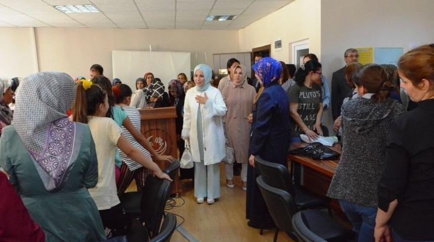 Bakan T&uuml;fenkci&rsquo;nin Eşinden Bayram Ziyaretleri