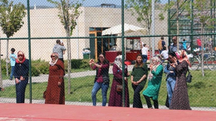 &Ccedil;ocuklara En B&uuml;y&uuml;k Destek Annelerden